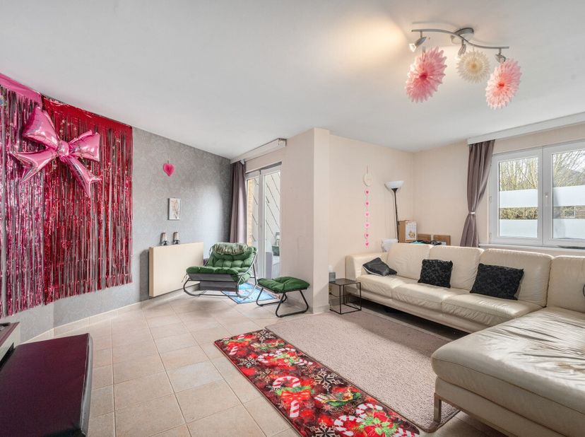 Te koop: volledige eigendom bestaande uit twee appartementen in Nieuwpoort. Deze woning biedt een uitstekende opportuniteit voor wie op zoek is naar e