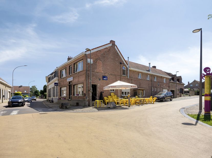 Bent u op zoek naar een waardevaste vastgoedinvestering met een onmiddellijk rendement én een flinke dosis karakter? Aan de Kasteelstraat 21 in het ch