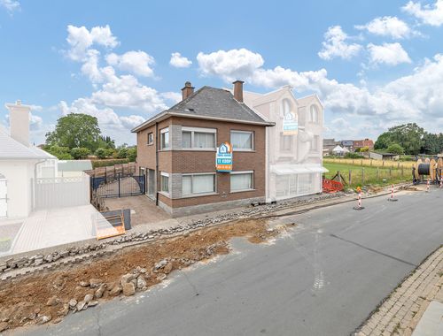                                         Bâtiment commercial à vendre à Denderleeuw, € 375.000
