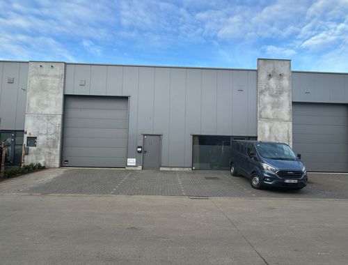                                         Entrepôt sans bureau à louer à Overpelt, € 1.589
