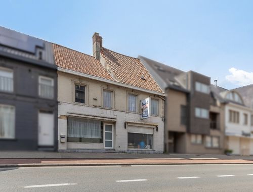                                         Maison deux facades à vendre à Sint-Eloois-Vijve, € 160.000
