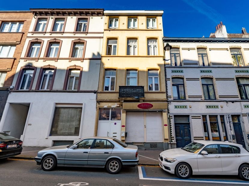 Ideaal gelegen op wandelafstand van alle voorzieningen (winkels, openbaar vervoer, scholen, enz.), aangenaam éénslaapkamerappartement met een oppervla