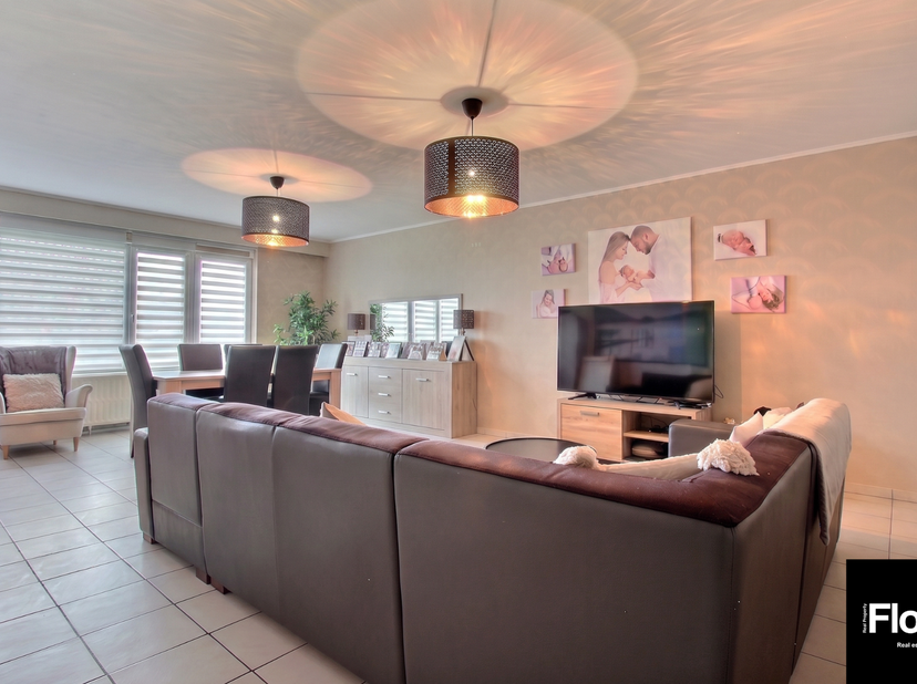 Faire offre à partir de 220.000 € sous réserve d'acceptation du propriétaire. <br />
A la limite de Berchem-Sainte-Agathe, le bureau FLOW Real Propert