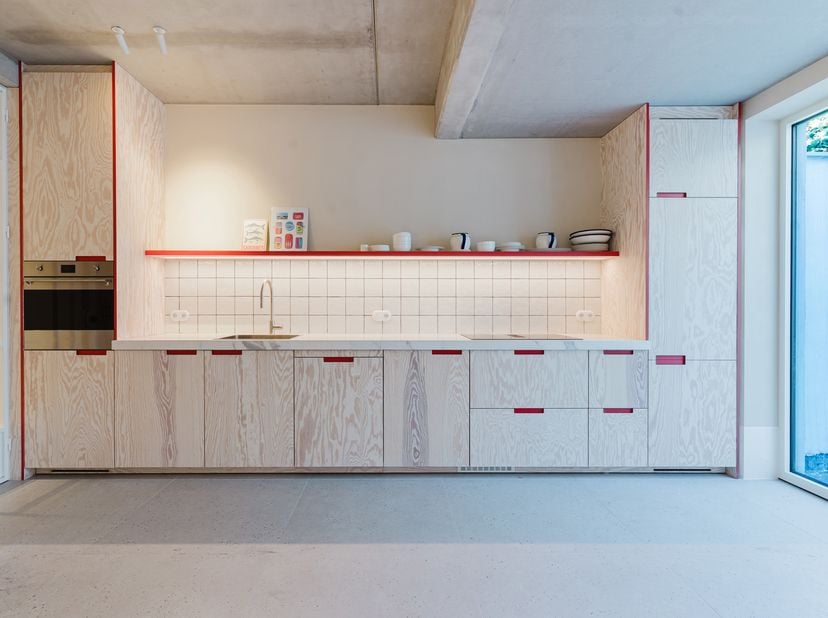 Binnenkort Te Koop<br />
Ligging<br />
Gelegen in de Sint-Hubertusstraat, vlak bij de Boekentoren, in het hart van Gent.<br />
Indeling<br />
Het geli