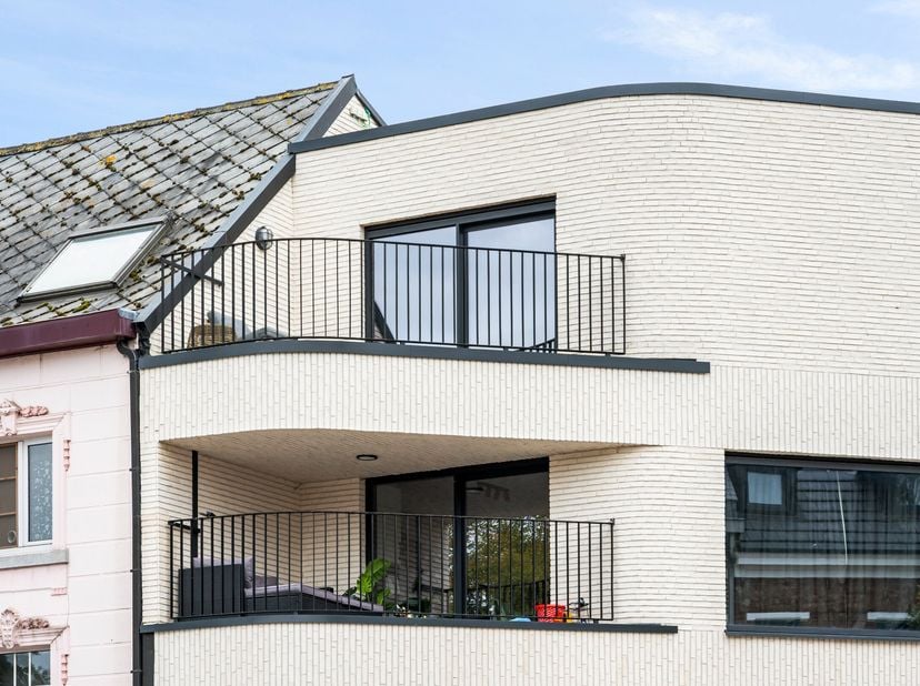 Dit recent BEN-appartement is gelegen op de derde verdieping van de kleinschalig Residentie Riddéric in centrum Sint-Truiden.<br />
Op de benedenverdi