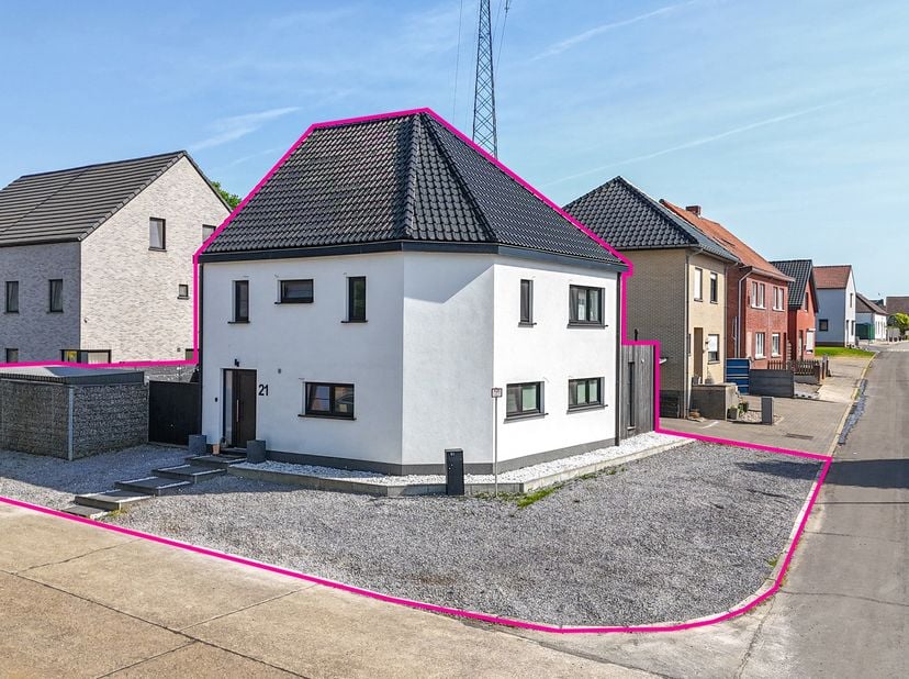 Bij ImmoFusion 7/7 "open huis" : klik op onze 3D-TOUR.<br />
Ervaar vastgoed alsof je er zelf doorheen loopt!<br />
Deze vrijstaande en volledig opgef