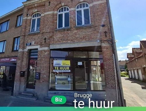                                         Bien commercial à louer à Sint-Pieters, € 975
