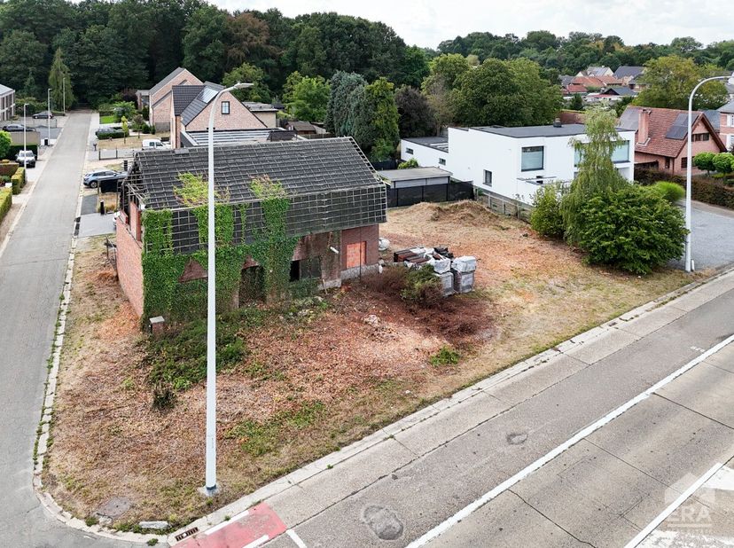 Een uniek renovatieproject met alle ruimte voor eigen ideeën. Voor meer informatie ga naar https://www.era.be/nl/te-koop/kermt/huis/totaalrenovatie-sl