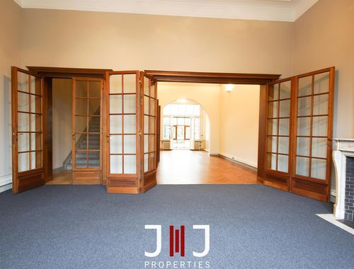                                         Bureaux à louer à Woluwe-Saint-Pierre, € 2.000
