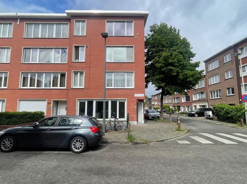 Prachtig 1-slaapkamer gelijkvloers appartement in Deurne <br />
Ligging: <br />
Het appartement is gelegen in Deurne in een woonwijk. Alle faciliteite