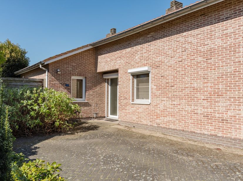 NIEUW TE KOOP:&amp;nbsp; Charmante, lichtrijke, instapklare, levensloopbestendige 3-slaapkamerwoning met inpandige garage, zuidweste gerichte tuin en over