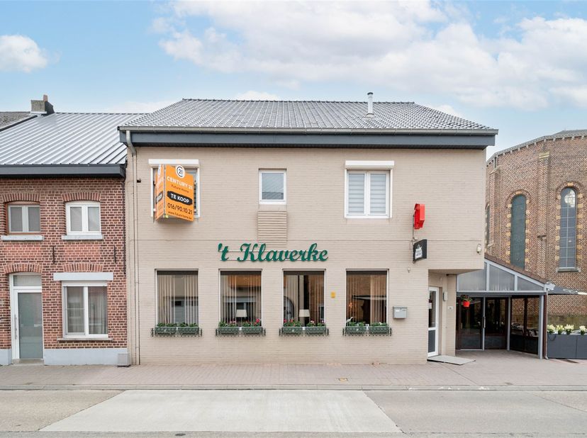Welkom in dit prachtige pand te Scherpenheuvel, een unieke combinatie van woonruimte en commerciële mogelijkheden! Dit indrukwekkende pand biedt maar