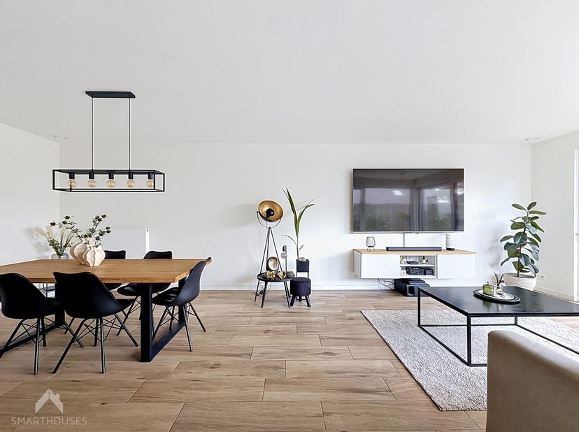 Instapklaar gelijkvloers BEN-appartement gelegen in de kleinschalige residentie Ollevier, op fietsafstand van het historisch centrum van Ieper. Het ap