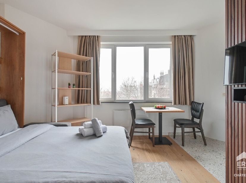 ERA CHATELAIN vous propose ce studio idéalement situé dans le quartier européen à Madou dune surface de 27 m² (Surface brute PEB)Composé comme suit :