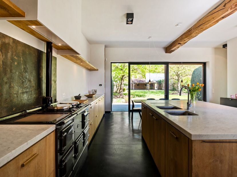 Karaktervolle, luxueus gerenoveerde hoeve op perceel van 3.600 m² in Haacht.<br />
<br />
In een groene en landelijke omgeving in Haacht bevindt zich