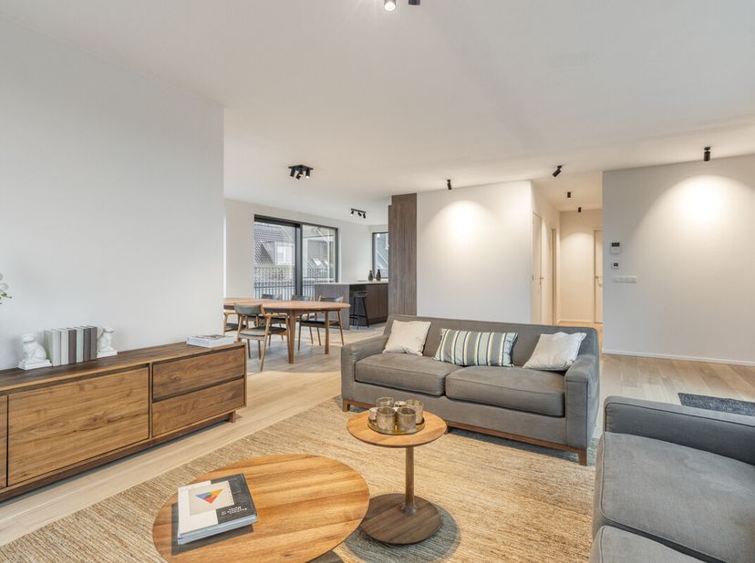 Waregem : Penthouse luxueux avec 4 terrasses à vendre à Waregem.Cet appartement est situé au 4 et dernier étage de limmeuble et est entouré de vues dé