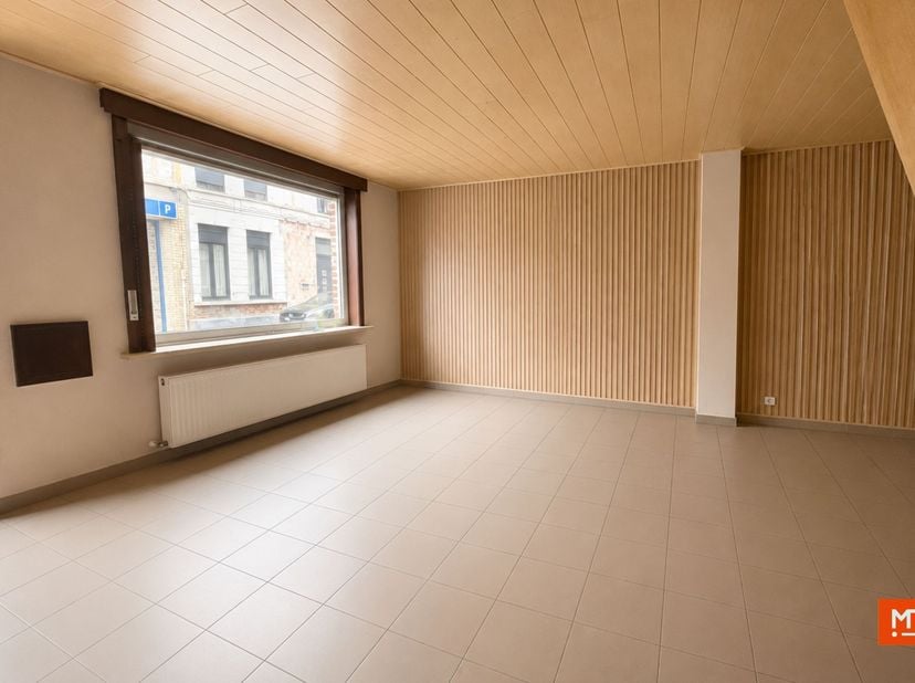 Ben jij op zoek naar een gezellige woning op een gunstige locatie? Dit pand bevindt zich op wandelafstand van het station en pal in het centrum van Me
