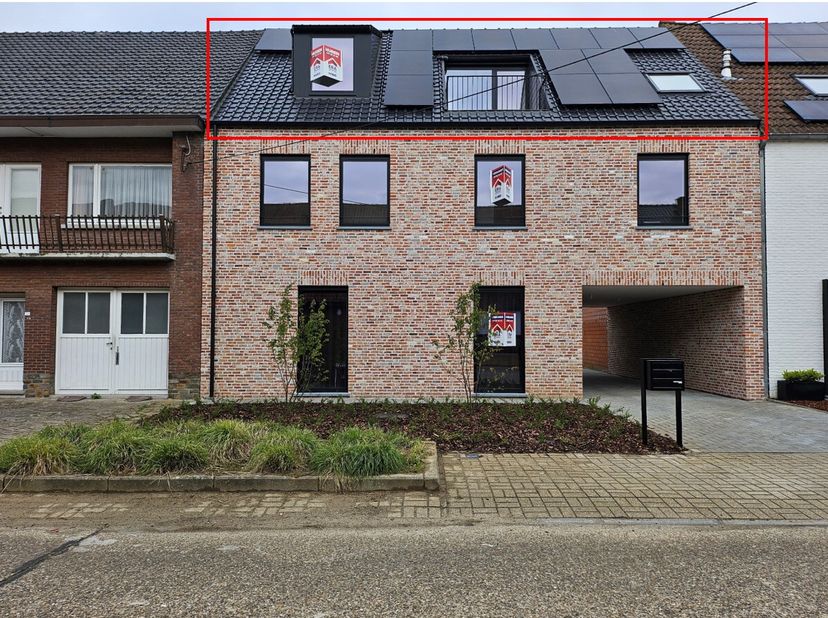 Dit 1-slaapkamerappartement heeft een opp. van 68m² en bevindt zich op de tweede verdieping van een aangenaam en kleinschalig project van 3 appartemen