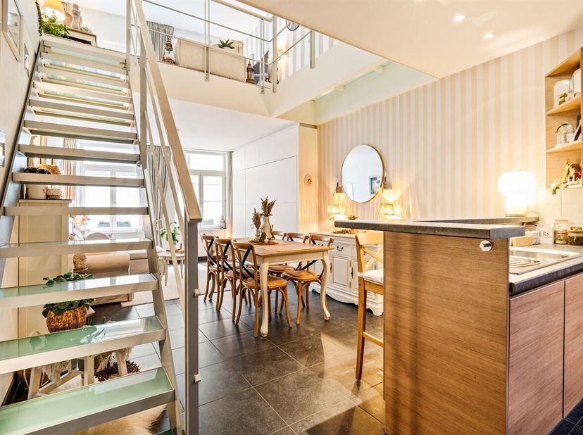 Instapklaar duplexappartement (74 m²) in hartje Antwerpen<br />
Ligging: Gelegen in het historische hart van Antwerpen biedt het Scheldeken een unieke