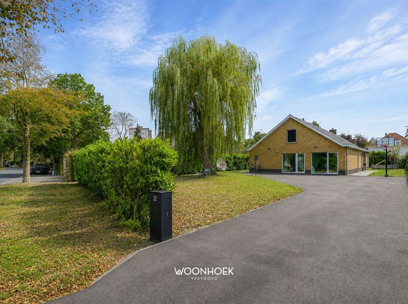 MAISON EXCLUSIVE AU DESIGN MODERNE ET AUX FINITIONS DE LUXE<br />
<br />
Cette impressionnante maison de 314 m² de surface habitable, située sur un
