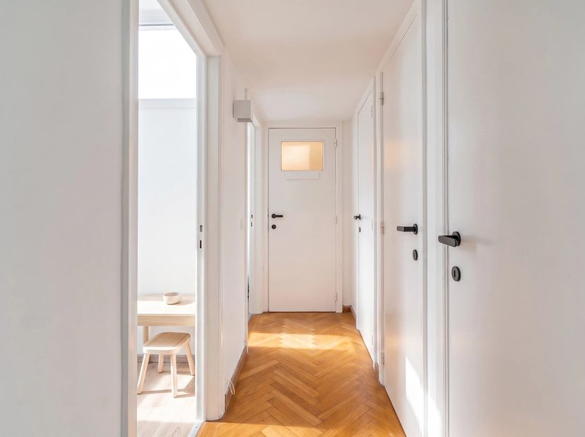 Ideaal gelegen in de zeer gewilde wijk Cavell, biedt Victoire-Junot u exclusief dit charmante appartement van ± 82 m² bruto, gelegen op de 3e verdiepi