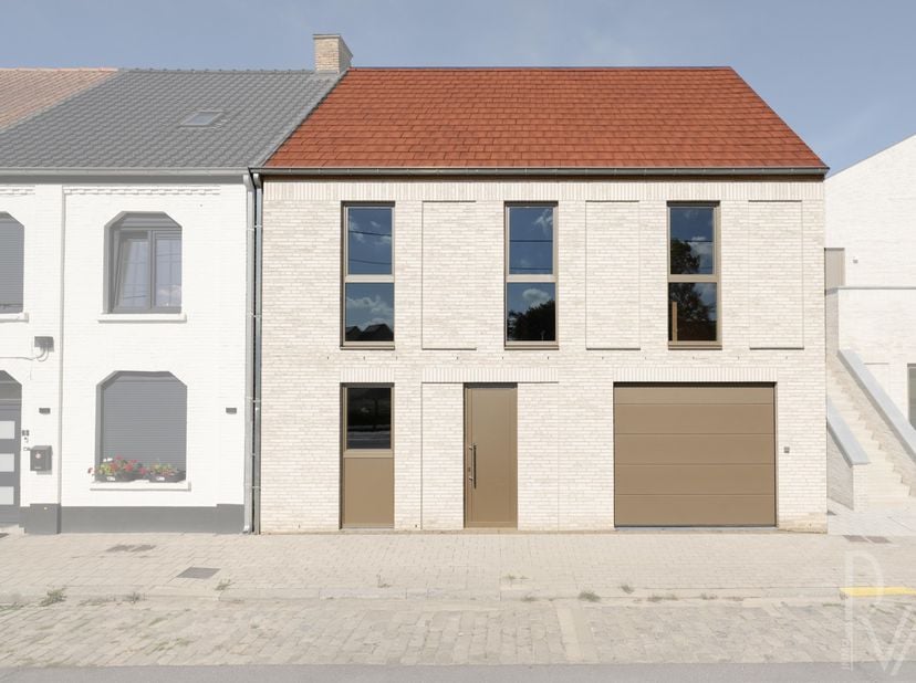 Huis te koop in Tieltstraat 95,
                    8760 Meulebeke