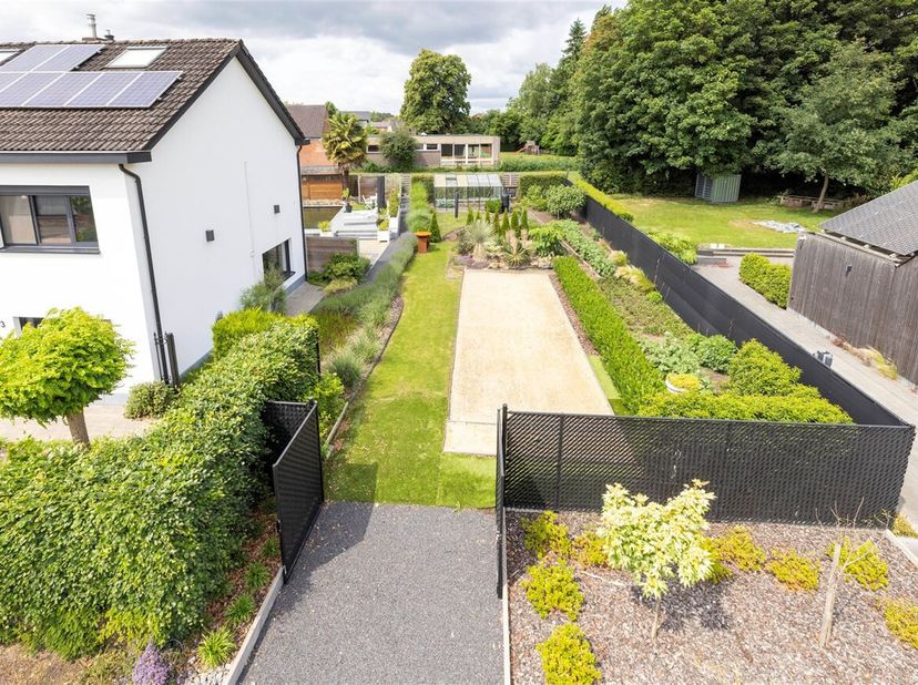 Terrain à bâtir de 355m² à Oevel, Westerlo<br />
Situation : Ce terrain est idéalement situé à Oevel, une commune de Westerlo, avec un accès facile au