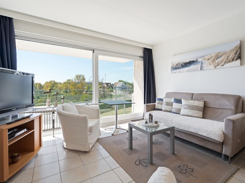Te koop: instapklaar appartement in Nieuwpoort, gelegen aan de Franslaan, met prachtig zicht op de duinen.Dit appartement (bouwjaar 1975) bevindt zich