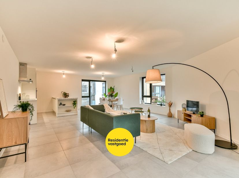Wonen in alle rust én midden in het centrum? In residentie KorBoo in Gistel combineert dit instapklare nieuwbouwappartement ruimte, licht en verfijnde