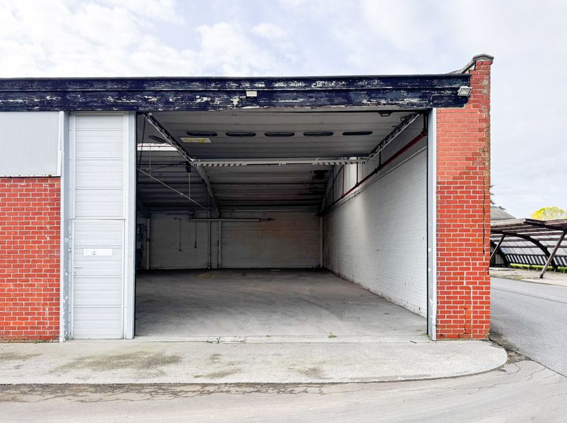 Bedrijfsvastgoed te huur in Izegemsestraat 95,
                    8800 Rumbeke