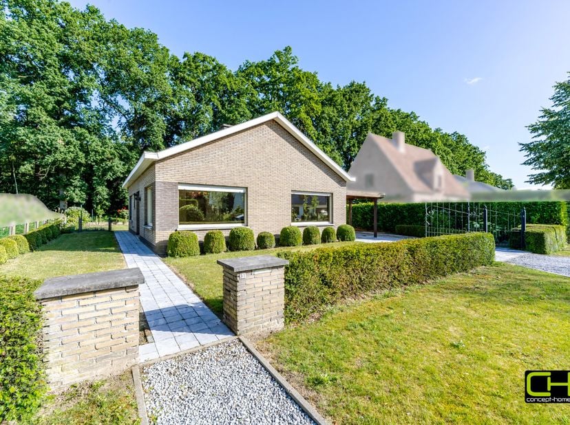 Deze knusse open bebouwing bevindt zich in een rustige en kindvriendelijke wijk&amp;nbsp;met een vlotte verbinding naar de N9 en R4, op een mooi perceel v