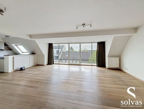                                         Penthouse à louer à Waarschoot, € 975
