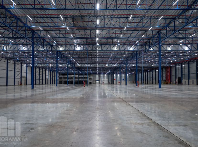 Ruime en moderne logistieke magazijnen op een strategische locatie in Willebroek, aan het Zeekanaal Brussel-Willebroek en vlakbij de A12 en N16. Dankz