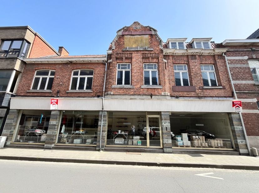 Bedrijfsvastgoed te koop in Albrecht Rodenbachstraat 5-7x,
                    8800 Roeselare