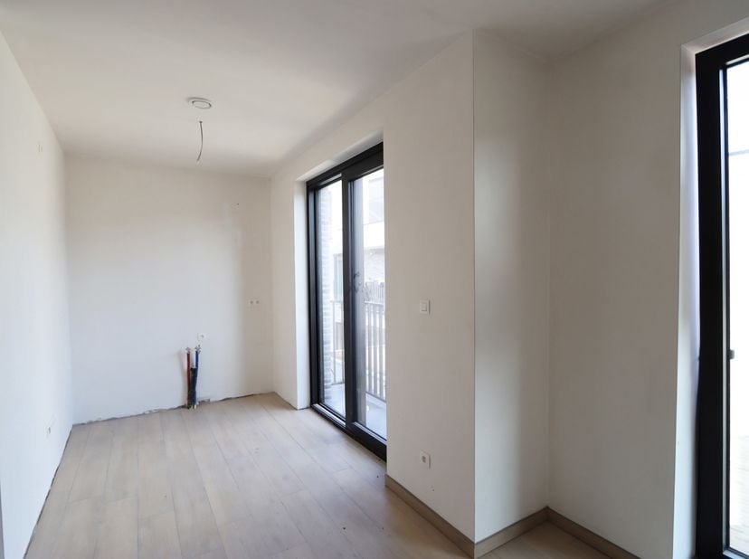 Ben je op zoek naar een instapklaar en energiezuinig duplexappartement met een ruime slaapkamer, verdeeld over de eerste en tweede verdieping, centraa