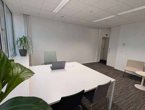                                         Kantoor te huur in Ronse, € 680

