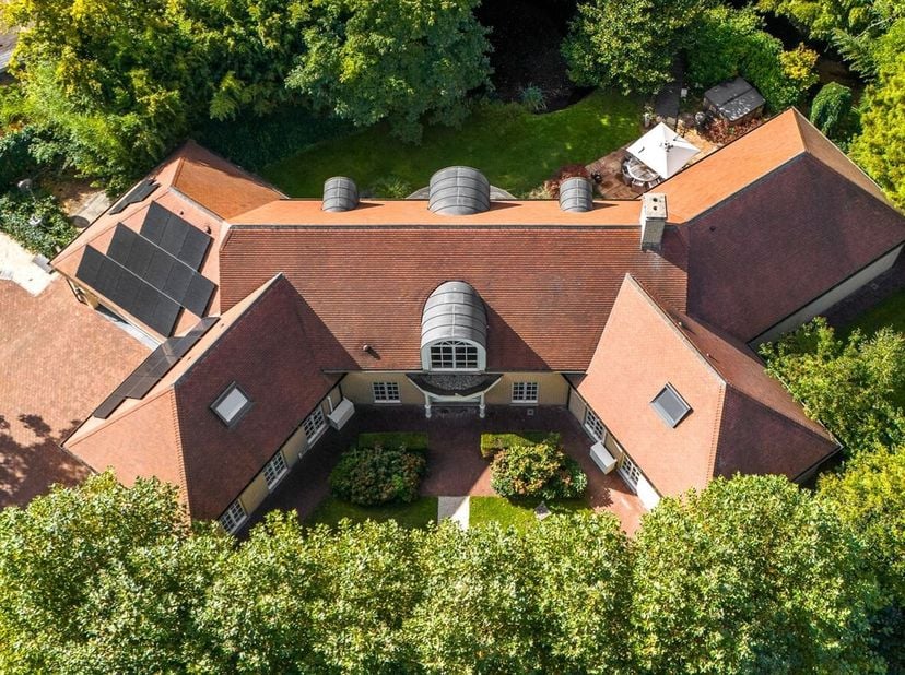 Exclusieve, instapklare villa met wellness, binnenzwembad en hoogwaardige afwerking op een toplocatie in Balen.<br />
Deze instapklare en exclusieve v