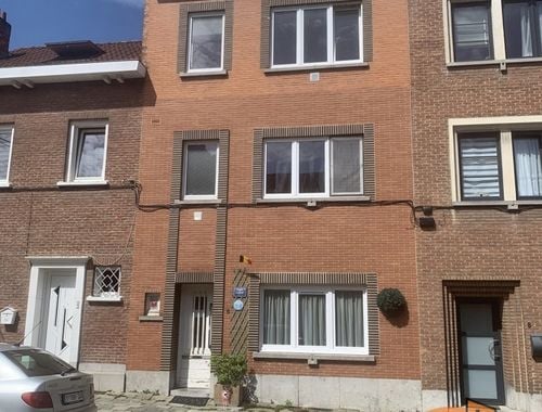                                         Appartement à louer à Anderlecht, € 760
