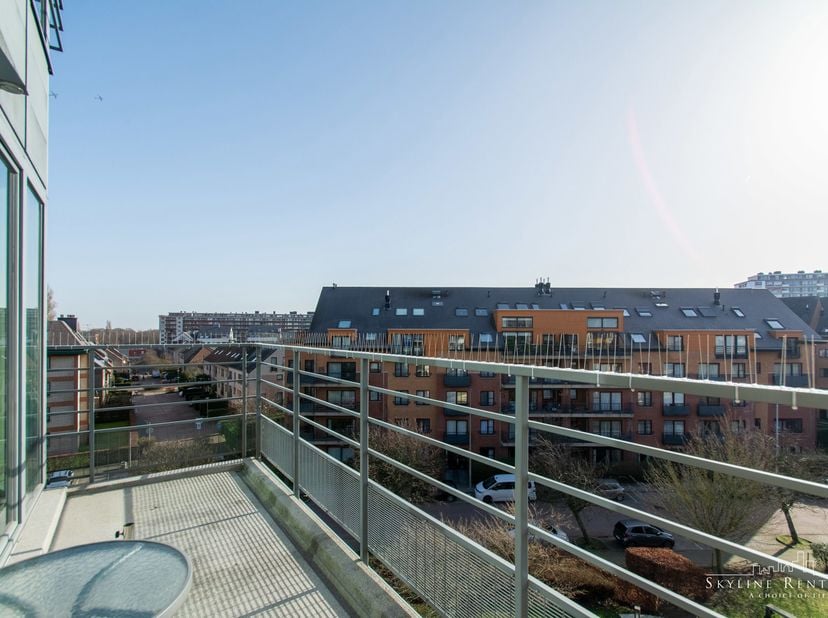 GP II D4.2 - Magnifique appartement lumineux meublé offrant un hall d’entrée avec WC séparé, un séjour lumineux avec une cuisine américaine super équi