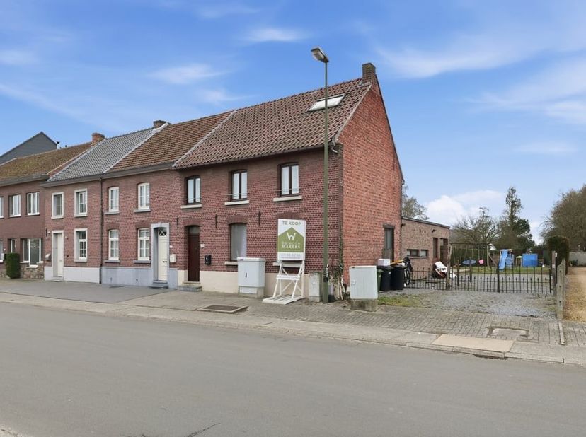 In Rummen vinden we langs de Ketelstraat ter hoogte van nummer 99 deze gezellige gezinswoning terug op een perceel van 7a45ca.<br />
Rummen is een zee