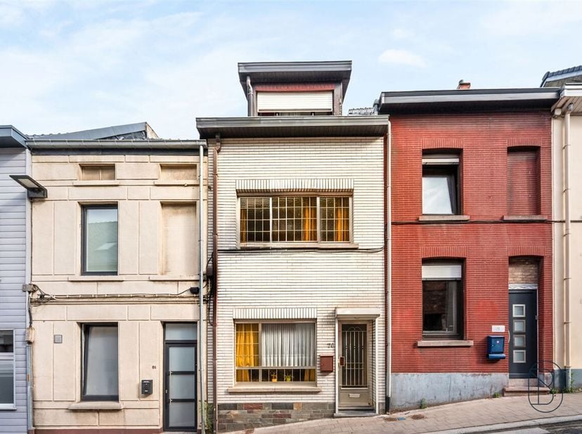 Ruime gezinswoning met terras, tuin en panoramisch uitzicht op Geraardsbergen.<br />
Op een rustige locatie aan de stadsrand, maar toch op wandelafsta