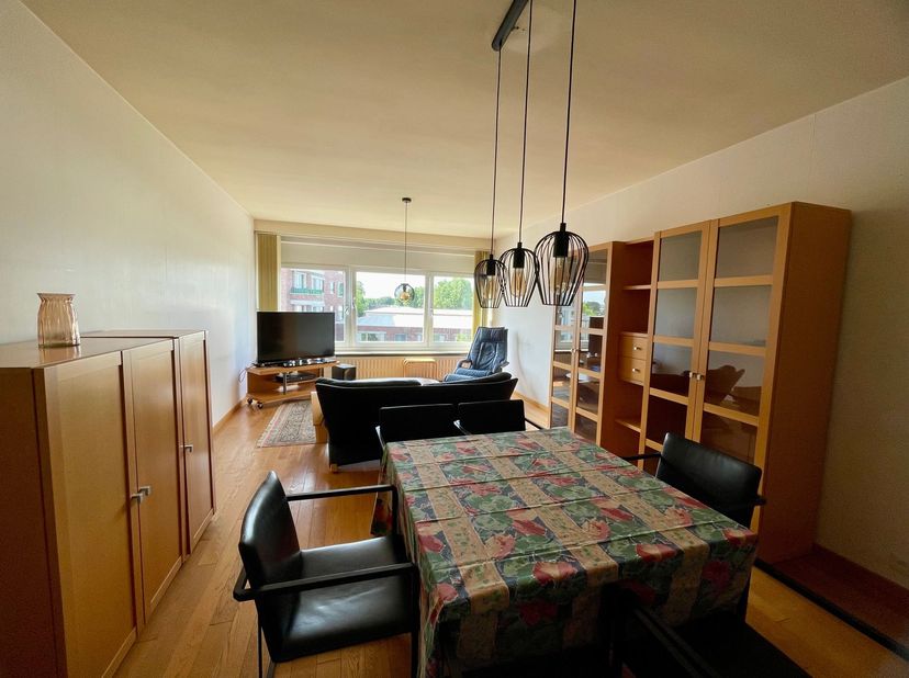 Appartement meublé de 2 chambres à Boelaerpark à louer !<br />
<br />
Situation : Emplacement idéal à la limite de Borgerhout, Berchem et Deurne-Sud.