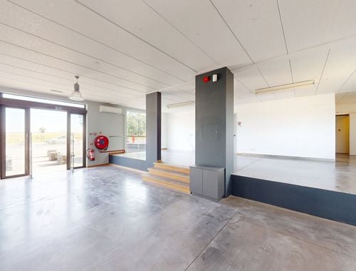                                         Rez-de-chaussée commercial à vendre à Estinnes-au-Val, € 128.000
