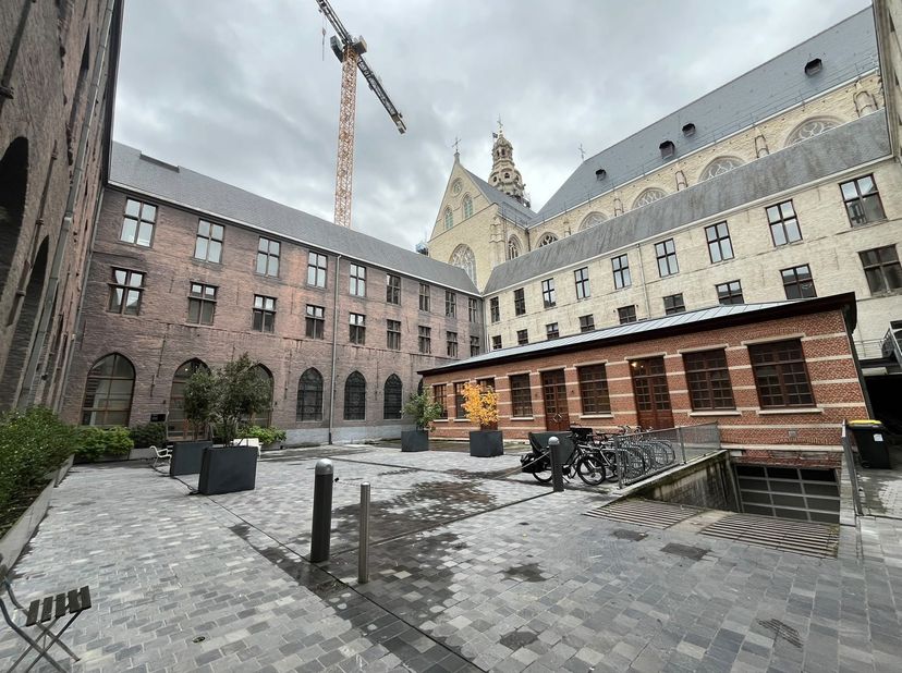 Bedrijfsvastgoed te huur in Sint-Paulusplaats 19,
                    2000 Antwerpen