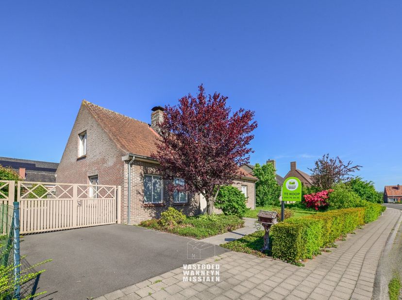 Huis te koop in Vlasbloemstraat 3,
                    8750 Zwevezele