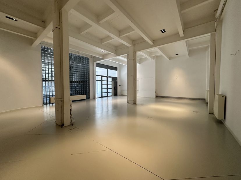Bien professionnel à louer à Graaf van Egmontstraat 35A,
                    2000 Antwerpen