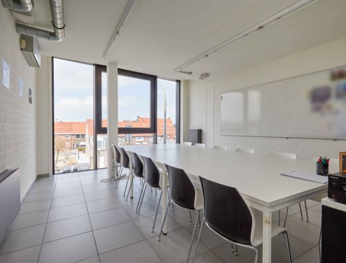                                         Kantoorruimte te huur in Roeselare, € 300
