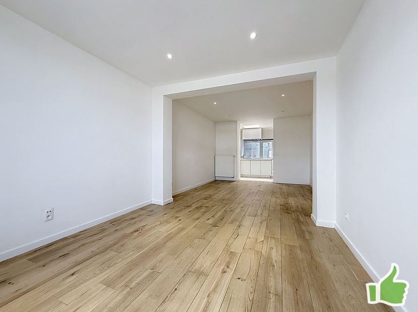 Jolie maison 4 chambres avec jardin à Luingne<br />
Habitation avec lumineux living, belle cuisine équipée avec îlot en composite, buanderie, salle de