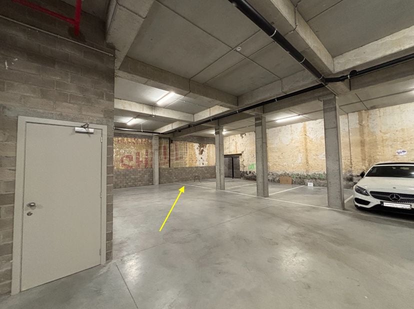 <br />
	Parkeerplaats in nieuwbouwresidentie Omnia;<br />
	Zeer iconisch gebouw;<br />
	De meest centrale locatie van Middelkerke (schuin tegenover he