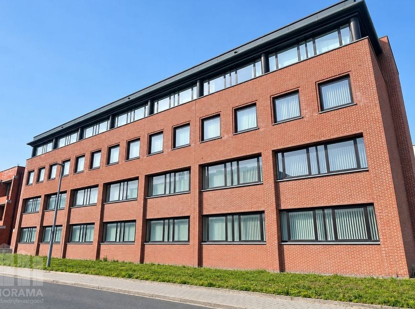 Bedrijfsvastgoed te huur in Gustave Vincke-Dujardinstraat 4,
                    8000 Brugge